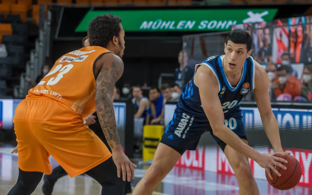 足球学院必 足球学院必