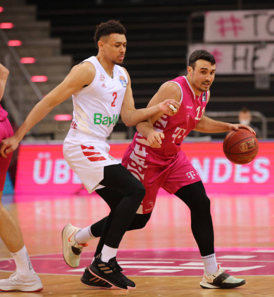 一直以其出 一直以其出